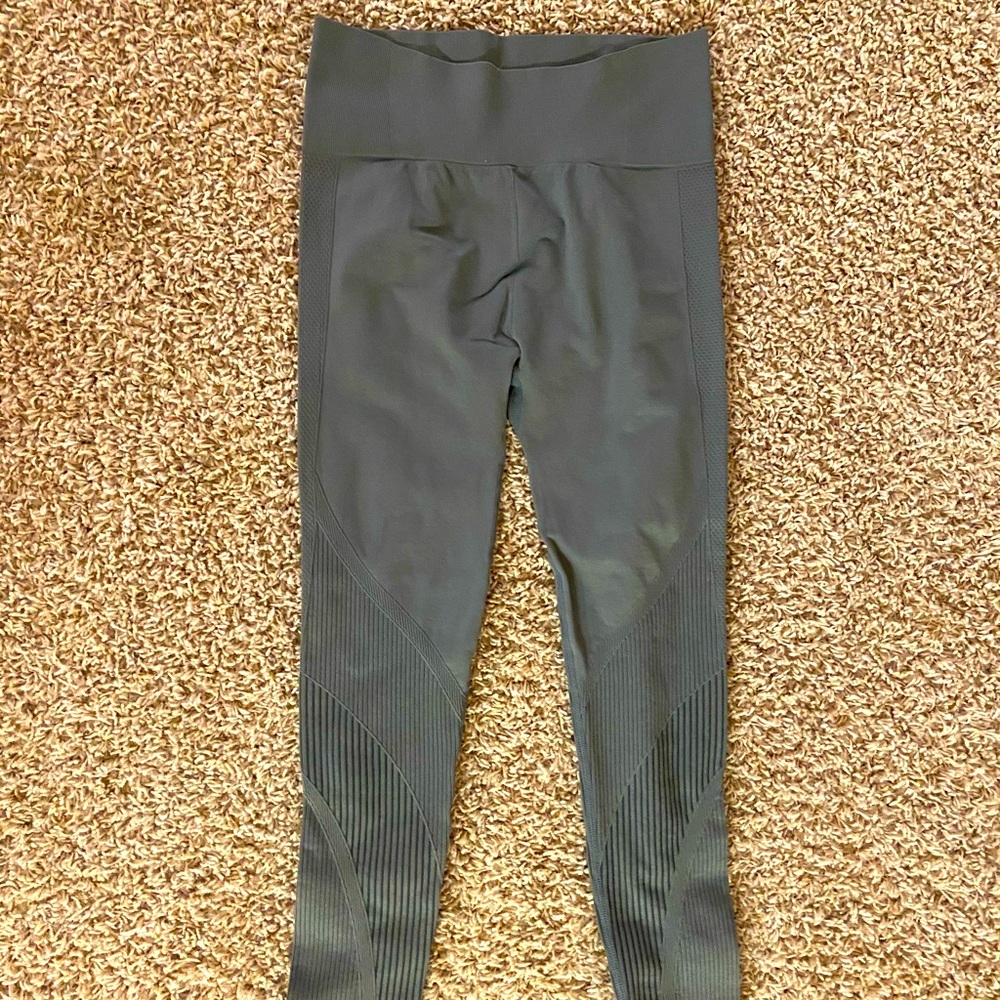 Zyia Gray Grid Performance Leggings